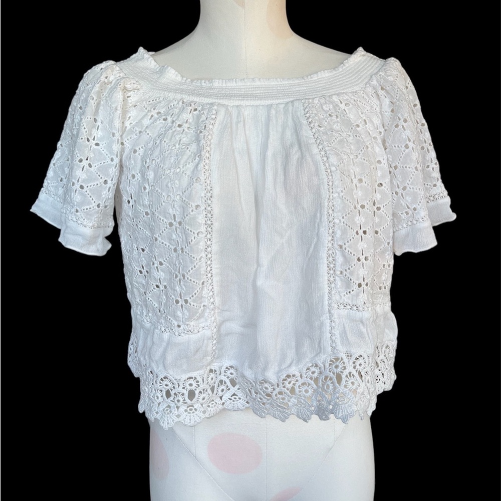 🎉HP🎉 Lovers + Friends White Eyelet Blouse Size S - Picture 2 of 7